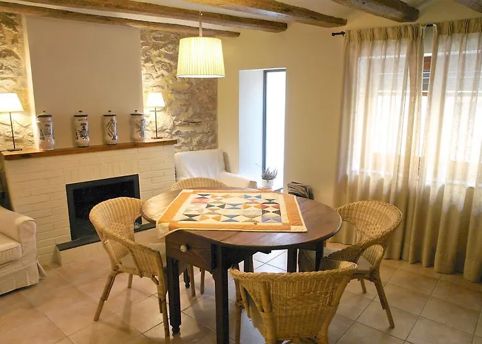 Cal Barcelo Kır Evi